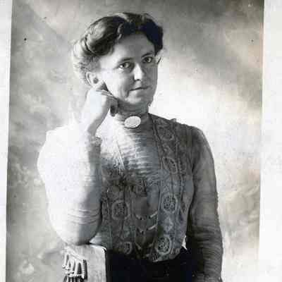 Mrs. Sleeper in 1907, was related to one of the Smith's families. She rented out rooms. Edgar Smith (R.R agent) roomed there.