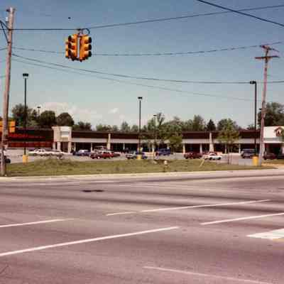 Washington Center Shopping Plaza