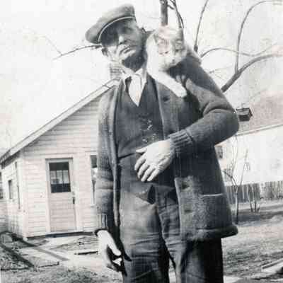 1932