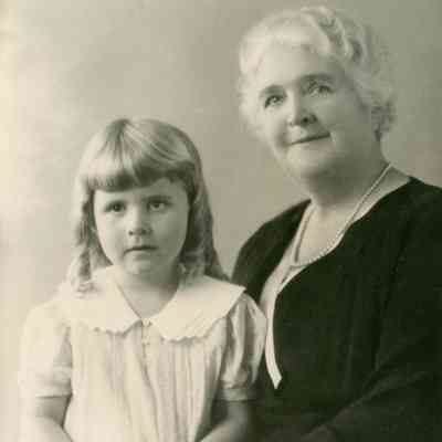 Lottie Hunter and her granddaughter Donnie French.