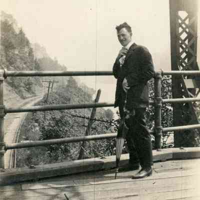 Ventry Hisey on honeymoon trip in 1916 to the Niagara Falls.