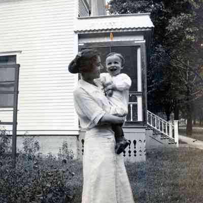 Annabell and George Harold Stevens at the Martin's House on Aug. 20, 1914.