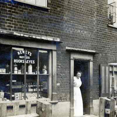 Emma John was a witness to the marriage of William Edgar Smith To Eva Gertrude Vallance.