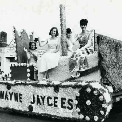 Wayne Jaycees Homesoming Parade float. Miss Wayne Ruth Street, Roberta Jo Barrett, Mimi Sarason, Marilyn Campbell