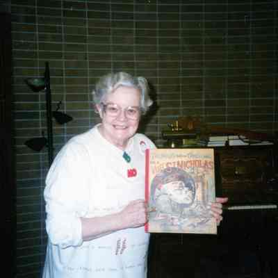 Dinghey Sharp, a storyteller at the Arche' Club's Dec. meeting on 12/10/1996.