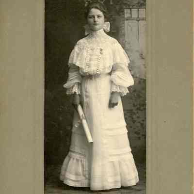 Mabel Fischer class of 1904. She married Joe McGaryel on Oct 30, 1907.
