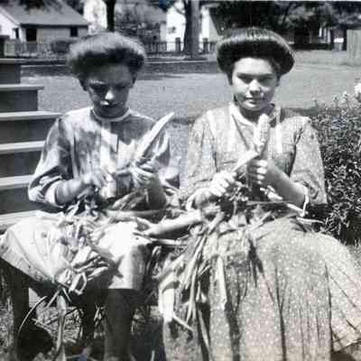 Margorie Scott and Ellen Martin in 1909.