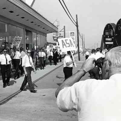 33200 Michgan - Jim Davis Chevrolet worker strike