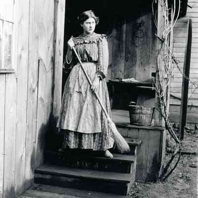 Maude Warner in 1905.