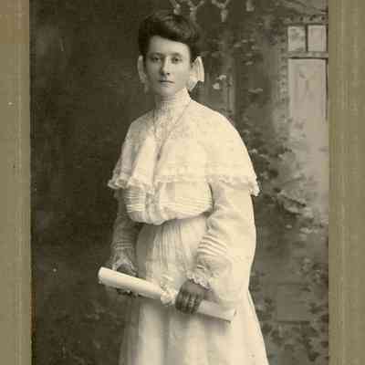 Imah Hayes class of 1904, married to Homer Jewell in 1908.