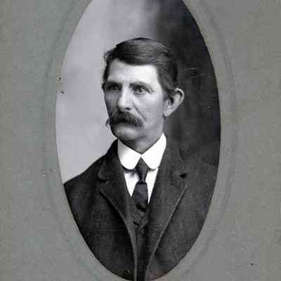 Harry Smith who was born in England. He is the half brother to Jefferson and the father of Mabel and Minnie Smith.