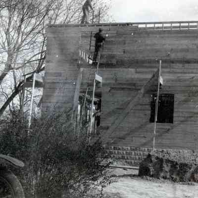 Building the new Warner House on Nov. 2, 1924.