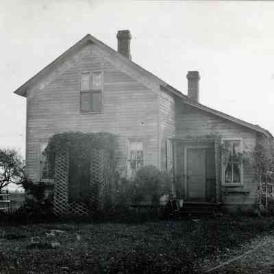Picture of old Warner house off of Michigan Ave.