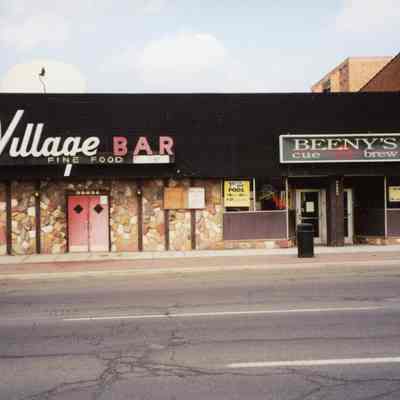 Village Bar, Beenys