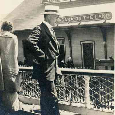 Ventry Hisey on honeymoon trip in 1916 to the Niagara Falls.