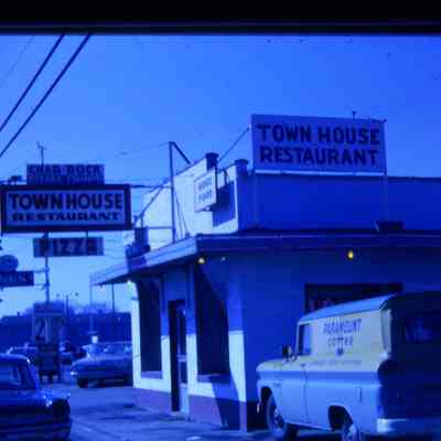 32746 Michigan - Docs Town House Restaurant