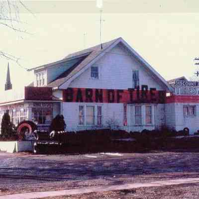 34468 Michigan - Barn of Tires