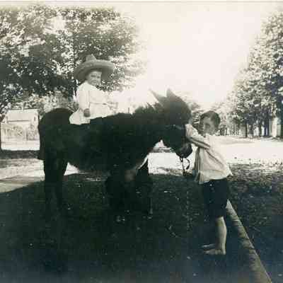 Helen Hubbard on the horse. Homer Hubbard Jr. Holding the horse. Children of Homer and May (Sims) Hubbard.