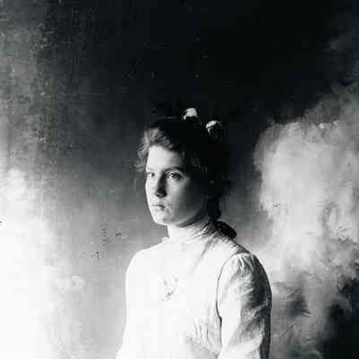 Maude Warner in 1901.