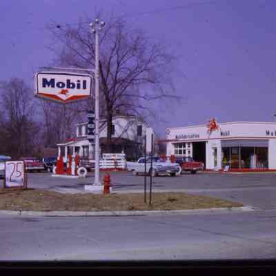 33920 Van Born - Mobil Gas Station