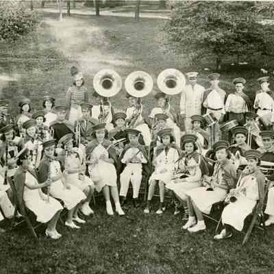 Band around 1938