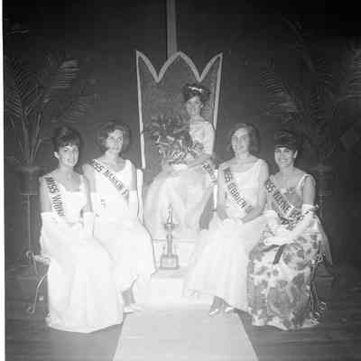 Miss Wayne 1965 with Runner Ups