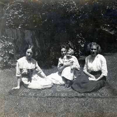 From L to R; Eva Mcbride, Ellen Martin, George Harold Stevens and Rose Fritton on July 2 , 1914.