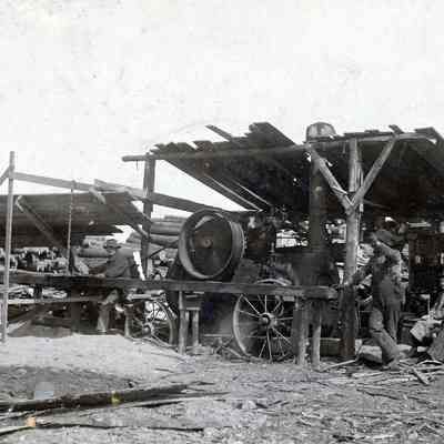Steam Tractor used as sawmill