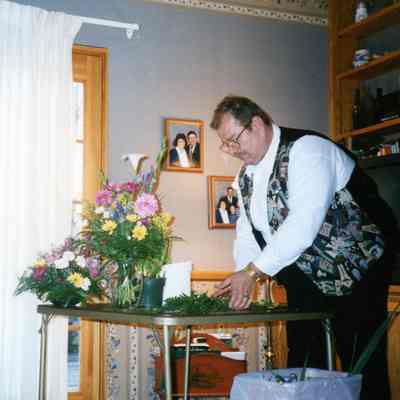 Bob Simmons showing flower arranging for the 04/08/1997 Arche' Club meeting.