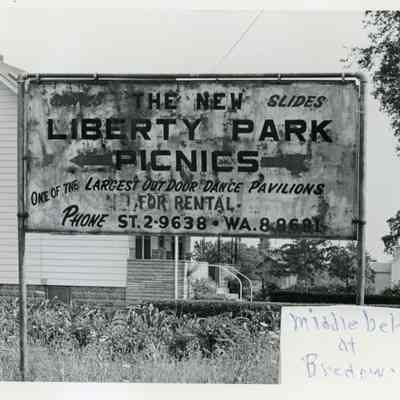 Liberty Park Picnics Sign