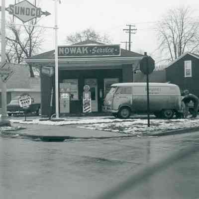 3947 Monroe - Nowak Service Station