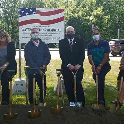 Lori Gouin, Mike Buiten, Mayor John Rheasa, Ed Queen, UK