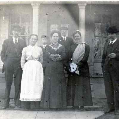 Irving Carpenter and family, 1910.