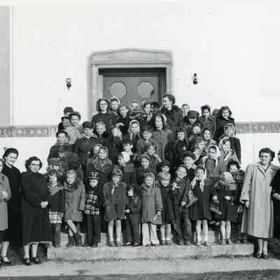 Children on front steps