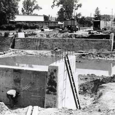 Rebuilding Wayne road Bridge 1983