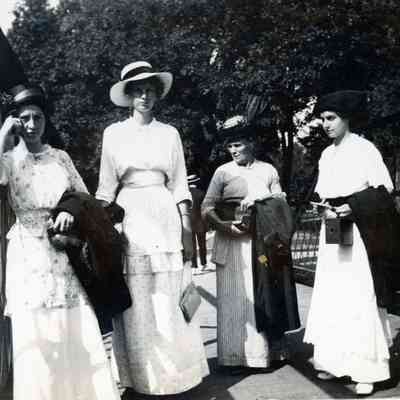 From L to R; Eva, Rose, Annie Martin and Annabell in Chatham, Ontario on Aug. 21, 1914.