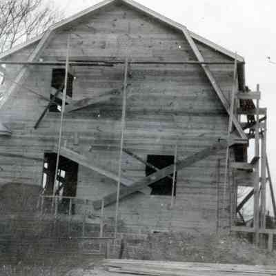 Building the new Warner House on Nov. 9, 1924.