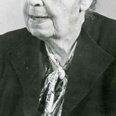 Estelle Bunting on 01/15/1958.