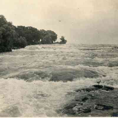 Hisey honeymoon in 1916 to Niagara Falls.