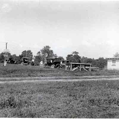 Cars parked at Carpenters Lake