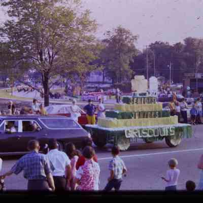 Girlscouts float