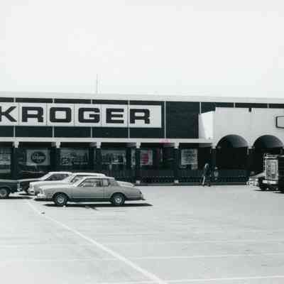 36111 Michigan EB - Kroger Delicatessen Bakery and Perry Drugs