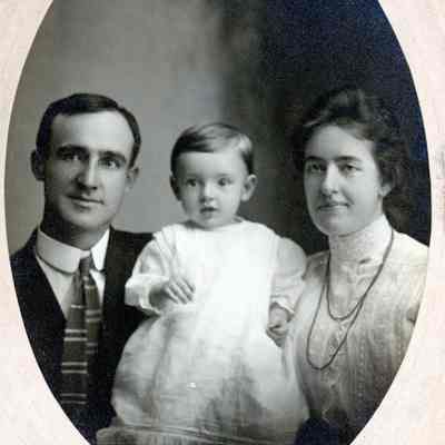 Vivian and Florence Vallance with their son John Vallance.