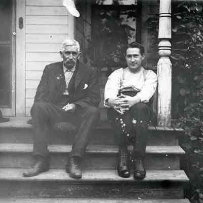 Otis Warner and Brandt Warner in about 1905.