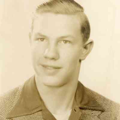 Robert Earl Rosendahl. Pictured in 1944. Wayne Photo studios picture. 1928-2022. Lived in Wayne until at leaset 1944, then graduated from Holland High School.