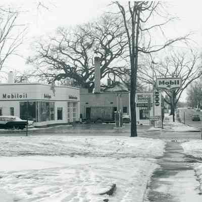 35307 Main Harry Bond Mobil Gas Station