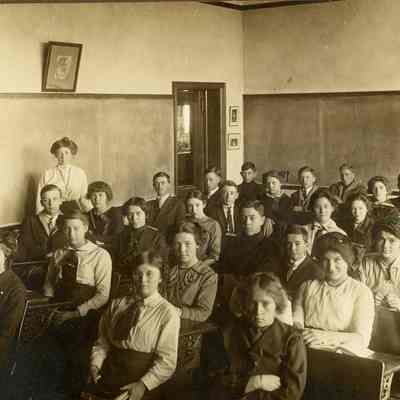 Roosevelt School 10th grade Class 1914