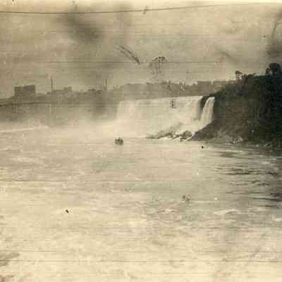 Hisey honeymoon in 1916 to Niagara Falls.