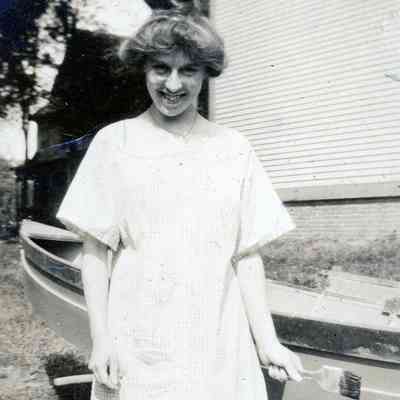 Anna Russell at Keene, N.H in 1913.,