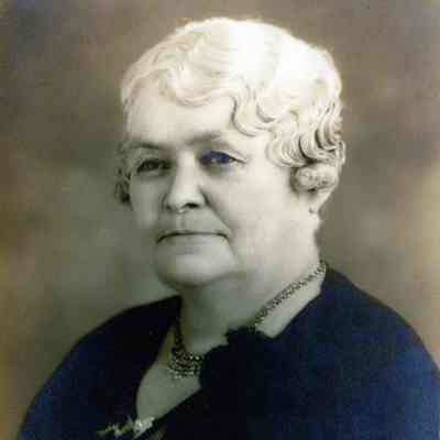Mary Raymond, who was Emma Carpenters sister. She was bone in 1871 and died in 1949. Buried at Glenwood Cemetery.